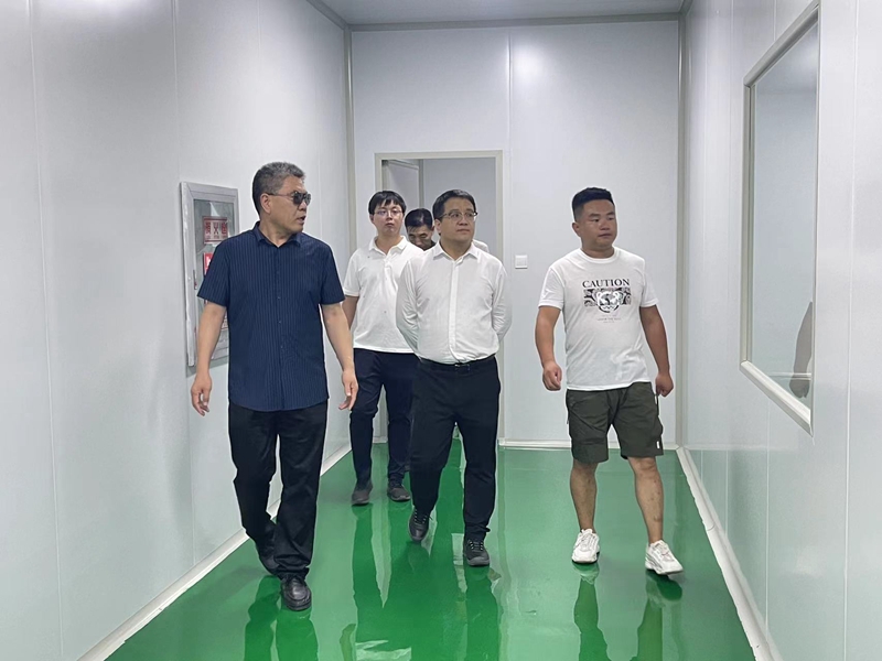 石嘴山市惠農(nóng)區(qū)委副書記、區(qū)長馬仲武 蒞臨寧夏興康恒潤農(nóng)業(yè)科技發(fā)展有限公司指導(dǎo)工作