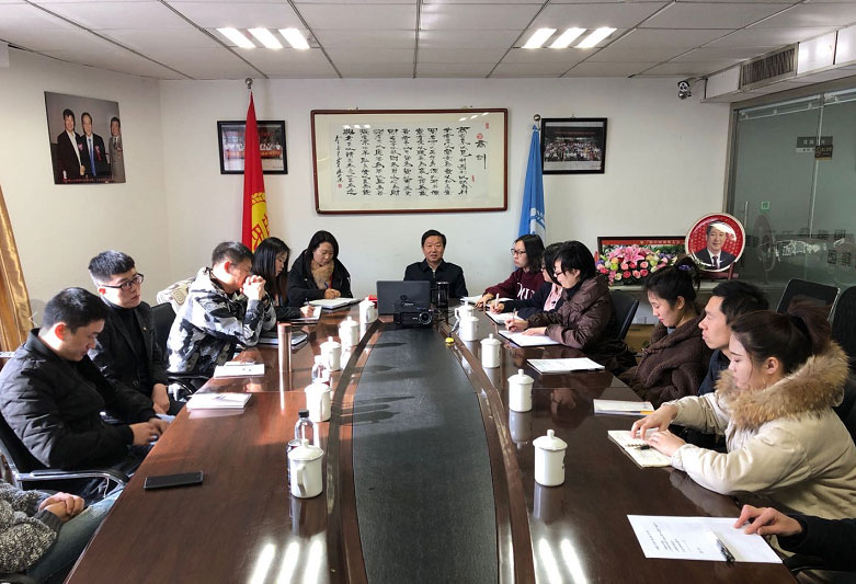 岳氏集團董事長、中醫(yī)藥康養(yǎng)委員會主任岳平安與北京全球商源文化傳播公司簽訂戰(zhàn)略合作協(xié)議