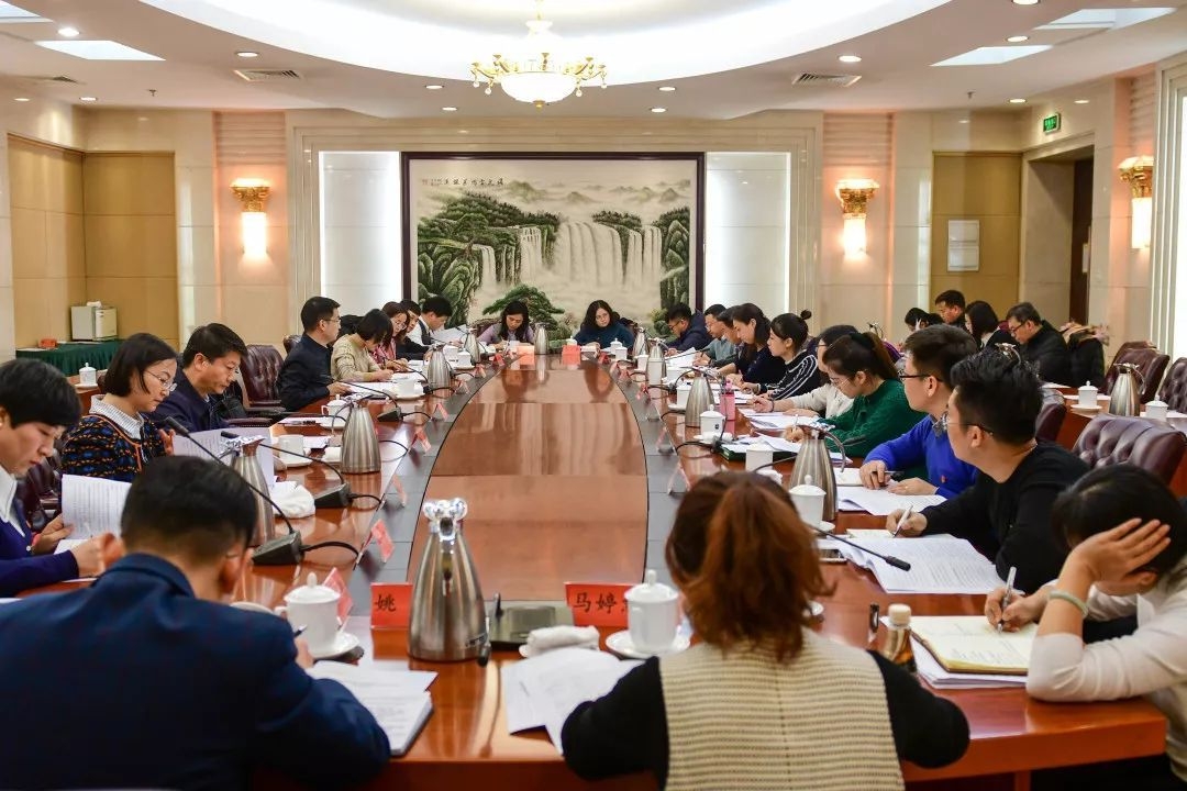 共青團(tuán)寧夏區(qū)委十二屆二次全體(擴(kuò)大)會議期間與會代表展開熱議